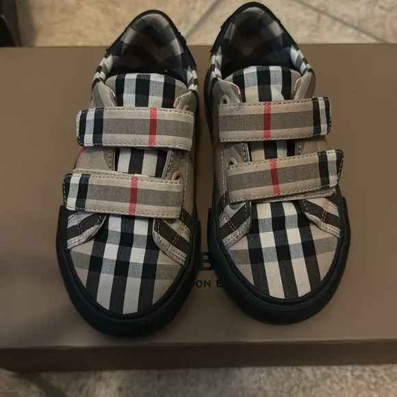 KIDS AUTHENTIC BURBERRY SHOES